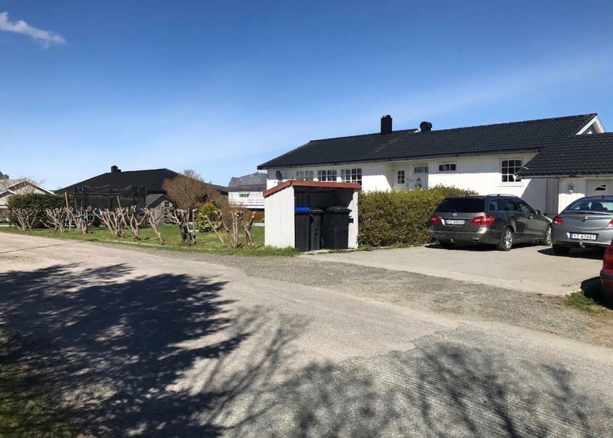 Cozy & Private Room In The Middle Of Lofoten Leknes Eksteriør billede